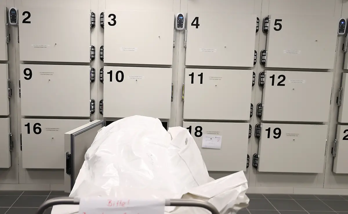 2021-05-20T155439Z-1408962772-RC2MJN9M38DE-RTRMADP-3-HEALTH-CORONAVIRUS-GERMANY