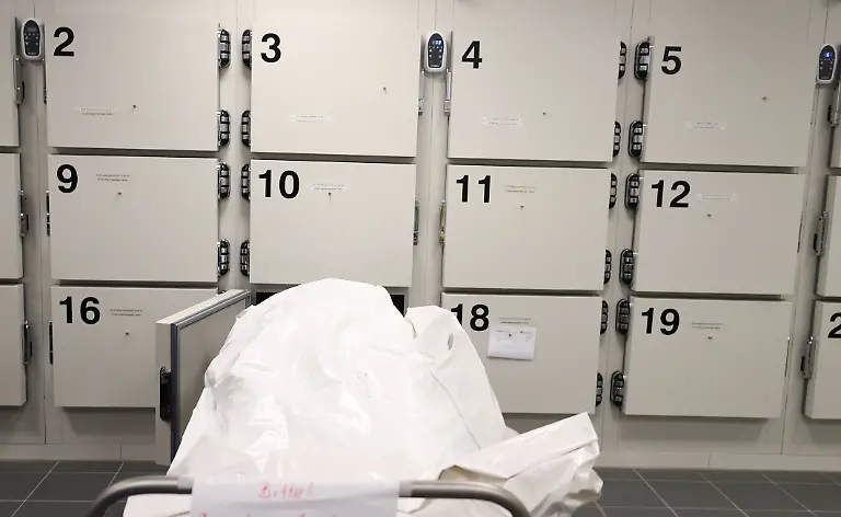 2021-05-20T155439Z-1408962772-RC2MJN9M38DE-RTRMADP-3-HEALTH-CORONAVIRUS-GERMANY