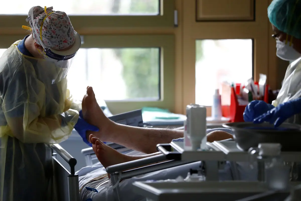 2021-05-20T160518Z-1129271370-RC2JJN99R6FR-RTRMADP-3-HEALTH-CORONAVIRUS-GERMANY