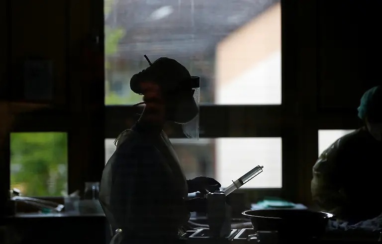 2021-05-20T160516Z-586752444-RC2JJN9SZ74F-RTRMADP-3-HEALTH-CORONAVIRUS-GERMANY