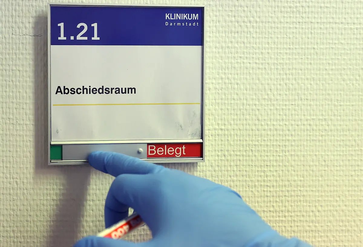 2021-05-20T160109Z-1914421980-RC2MJN9NF3ON-RTRMADP-3-HEALTH-CORONAVIRUS-GERMANY