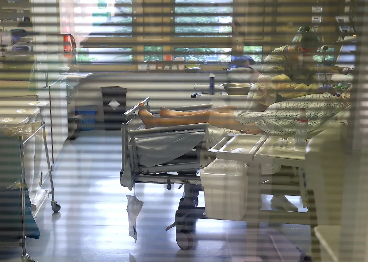 2021-05-20T155716Z-1814457799-RC2JJN9MM64R-RTRMADP-3-HEALTH-CORONAVIRUS-GERMANY