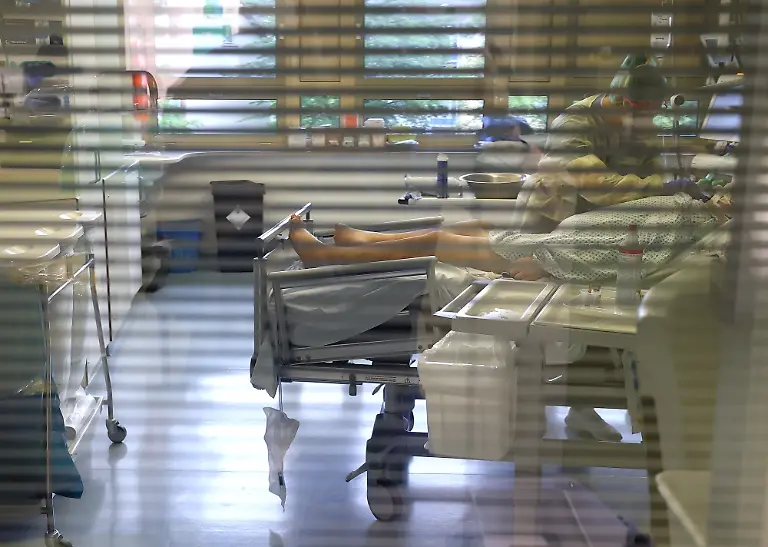 2021-05-20T155716Z-1814457799-RC2JJN9MM64R-RTRMADP-3-HEALTH-CORONAVIRUS-GERMANY