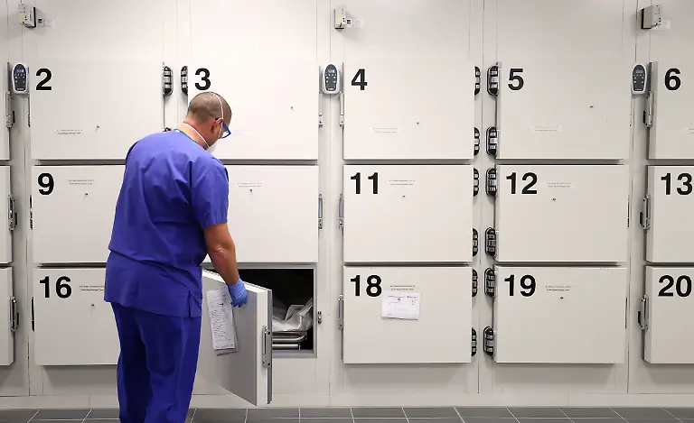 2021-05-20T155439Z-1500588926-RC2MJN9NVINZ-RTRMADP-3-HEALTH-CORONAVIRUS-GERMANY