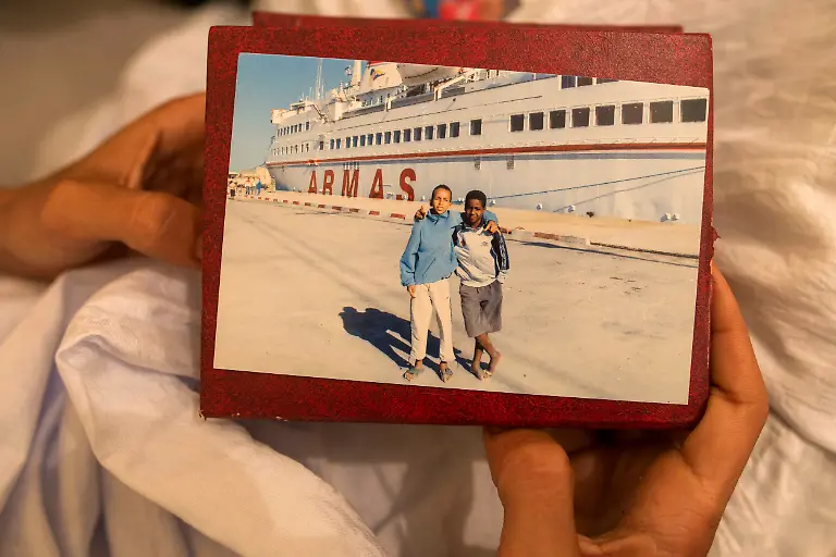 2021-05-12T100059Z-1067530297-RC2PJD9II9VZ-RTRMADP-3-MOROCCO-SURFING