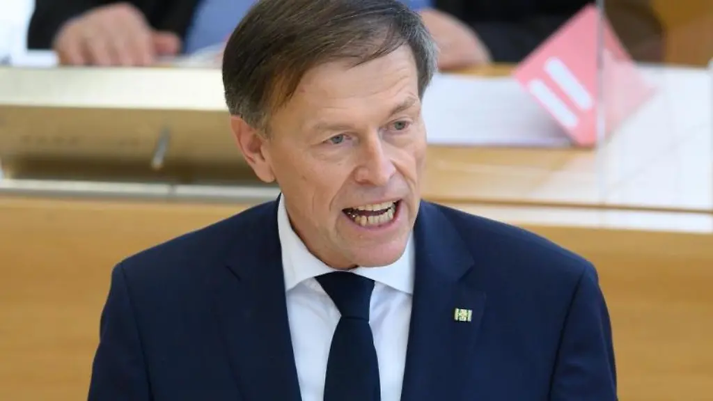 Matthias-Roessler-CDU-Landtagspraesident-in-Sachsen-spricht