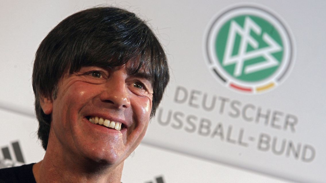 Bundestrainer Joachim Löw entscheidet mit seinen Nationalmannschafts-Nominierungen auch über die Klubkarriere der DFB-Kicker.