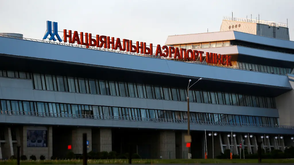 2016-05-26T120000Z-567771122-D1AETGHHEVAA-RTRMADP-3-BELARUS-TRANSPORT