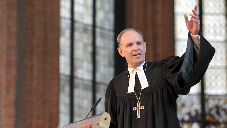 Der neue Landesbischof von Hannover, Ralf Meister, spricht in der Marktkirche bei einem Festgottesdienst anlässlich seiner Amtseinführung.