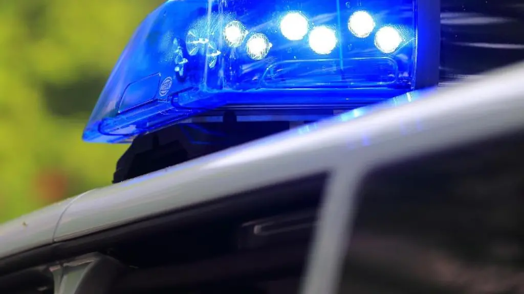 Ein-Fahrzeug-der-Polizei-ist-im-Einsatz