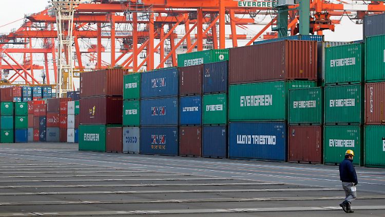 Die Importbeschränkungen treffen das Exportland Japan empfindlich. 