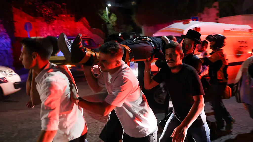 2021-05-16T172511Z-2014087408-RC25HN90IWVL-RTRMADP-3-ISRAEL-SYNAGOGUE