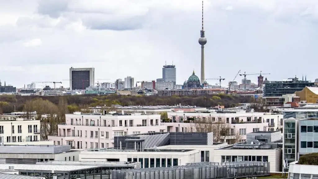 Wohnungen-vor-dem-Berliner-Fernsehturm