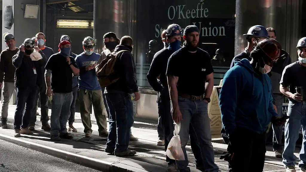 2021-05-06T110753Z-1124639310-RC2BAN9U8PNM-RTRMADP-3-USA-ECONOMY-JOBS