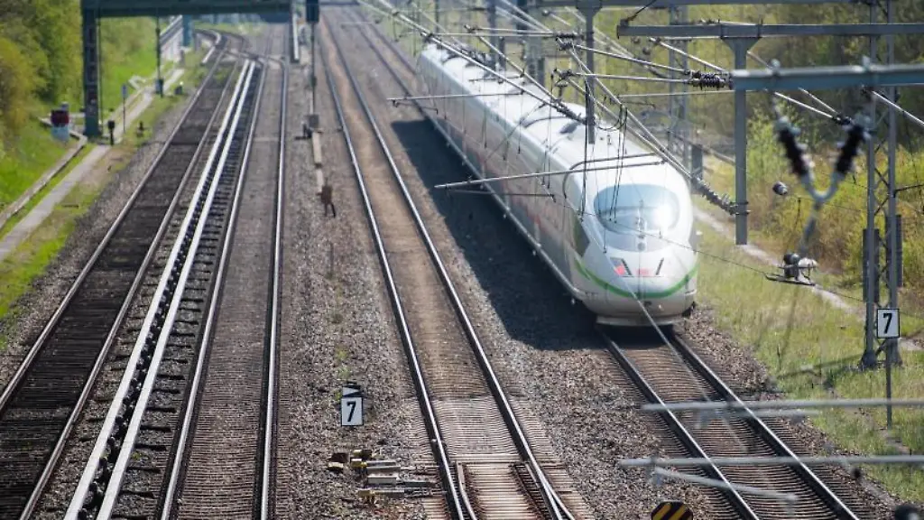 Ein-ICE-der-Deutschen-Bahn