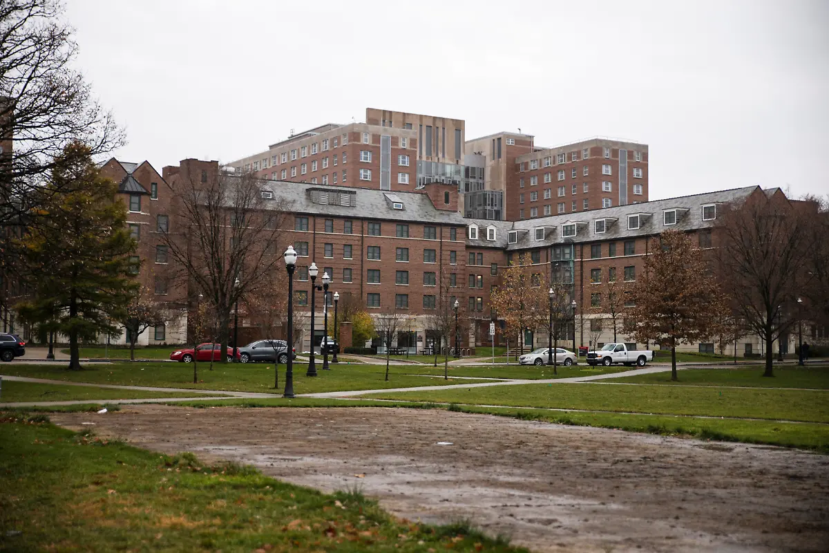 2020-11-26T032908Z-368418079-RC2RAK9WZ06B-RTRMADP-3-USA-THANKSGIVING