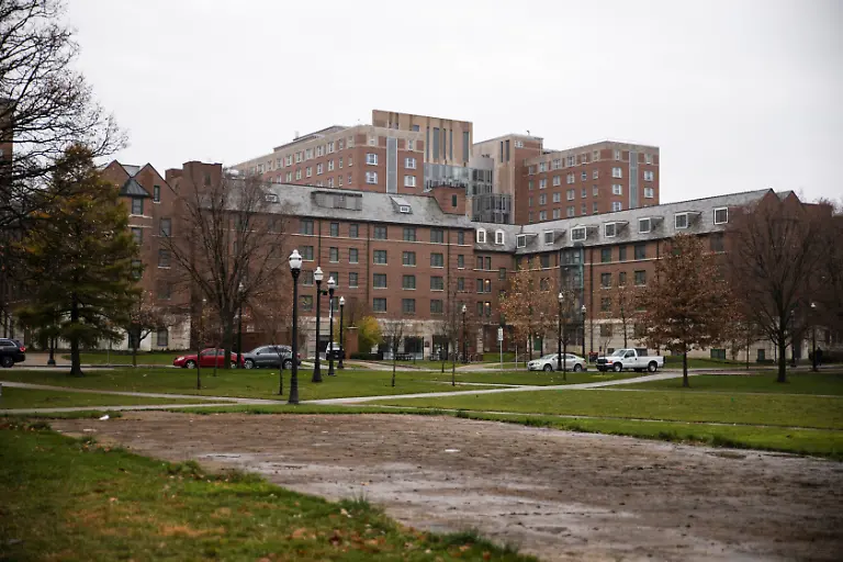 2020-11-26T032908Z-368418079-RC2RAK9WZ06B-RTRMADP-3-USA-THANKSGIVING