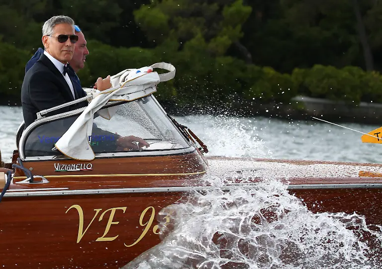 2017-09-02T163028Z-2052821022-RC198E6AEEA0-RTRMADP-3-FILMFESTIVAL-VENICE