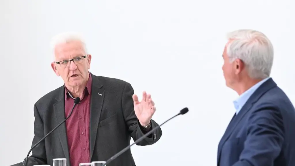 Winfried-Kretschmann-Ministerpraesident-von-Baden-Wuerttemberg-und-Thomas-Strobl-r-CDU