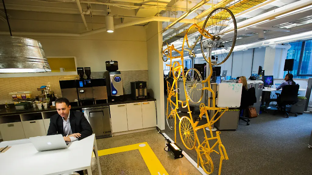 2012-11-13T120000Z-830048233-GM1E8BE04T201-RTRMADP-3-CANADA