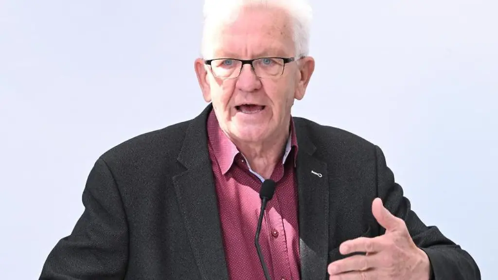 Winfried-Kretschmann-Buendnis-90-Die-Gruenen-Ministerpraesident-von-Baden-Wuerttemberg-spricht