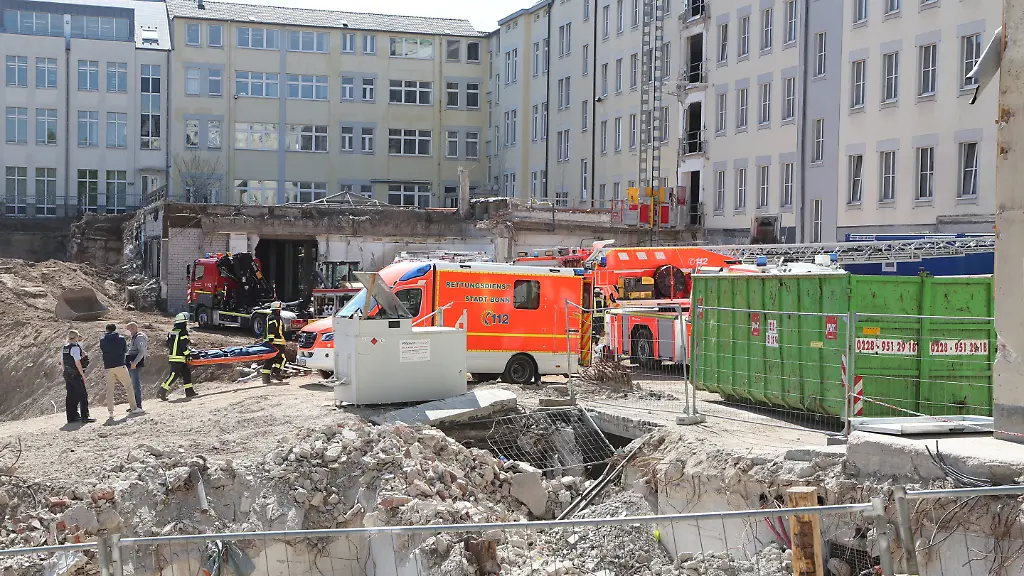 Die-Feuerwehr-ist-nach-Angaben-eines-Sprechers-mit-einem-Grossaufgebot-vor-Ort