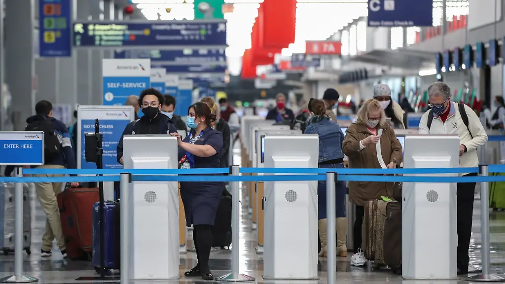 2020-11-25T193846Z-282645438-RC2JAK9UD56I-RTRMADP-3-USA-THANKSGIVING-TRAVEL