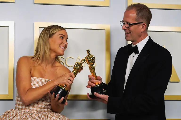 2021-04-26T015717Z-635516131-RC2D3N9FH9IA-RTRMADP-3-AWARDS-OSCARS