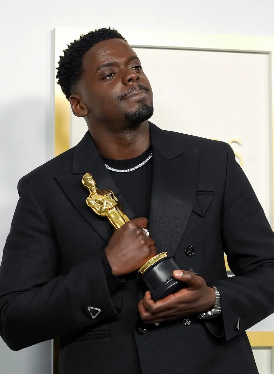 2021-04-26T010903Z-357239774-RC2D3N9P60UW-RTRMADP-3-AWARDS-OSCARS