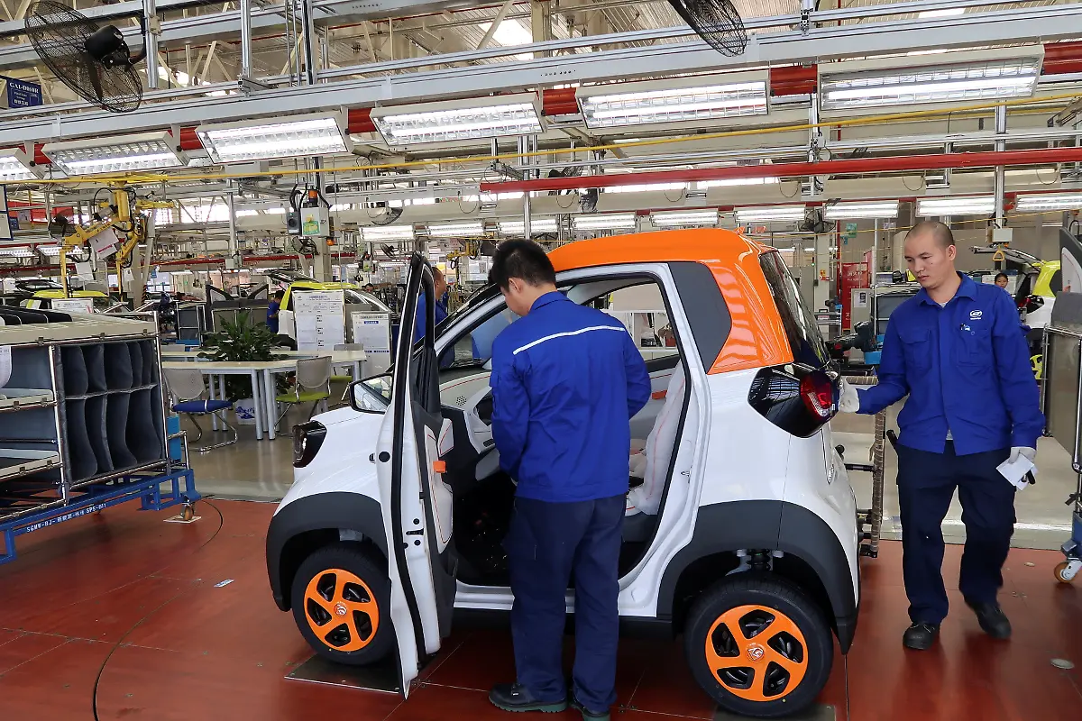 2017-11-13T110513Z-1497313889-RC178FDFD000-RTRMADP-3-CHINA-AUTOS-GM