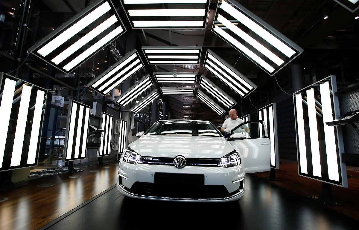 2017-03-30T120000Z-1923589852-RC13EA47D4E0-RTRMADP-3-GERMANY-VOLKSWAGEN