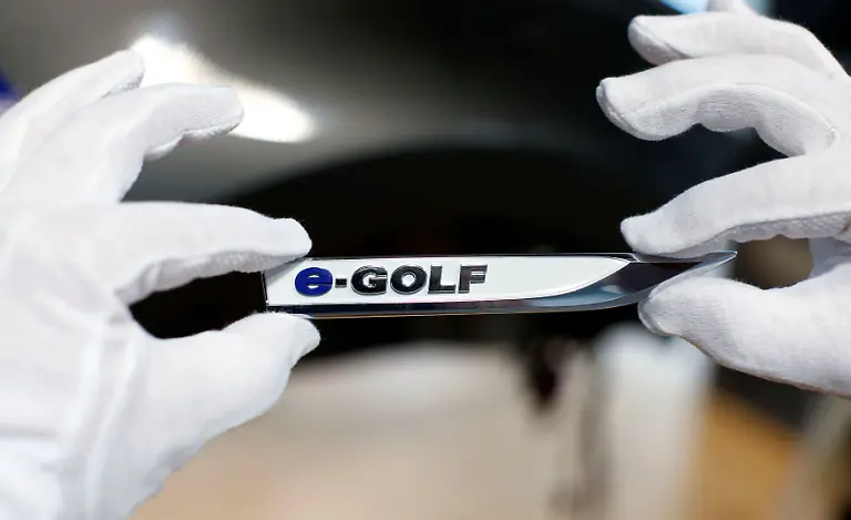 2017-03-30T120000Z-197975381-RC159B2BED30-RTRMADP-3-GERMANY-VOLKSWAGEN