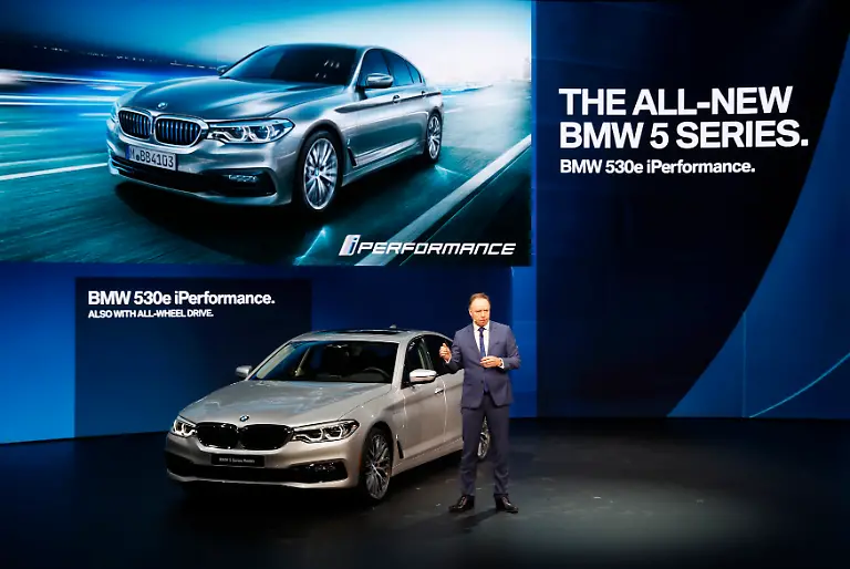 2017-01-09T120000Z-1130174384-HT1ED191ANK9C-RTRMADP-3-USA-AUTOSHOW-BMW