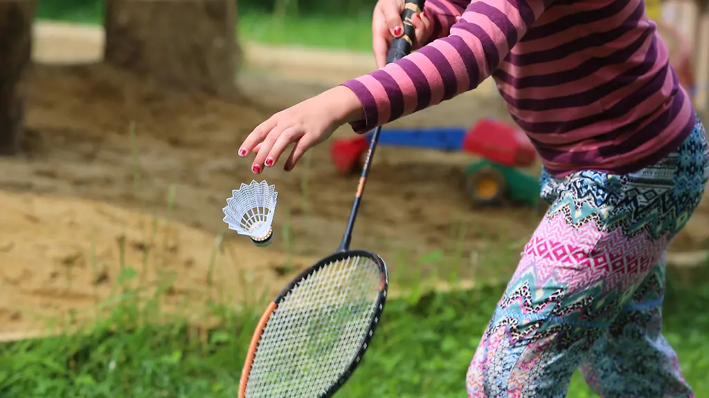Sport-von-Kindern-bleibt-im-Freien-erlaubt-sogar-mit-bis-zu-vier-anderen-Freunden