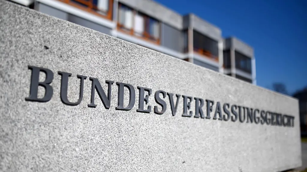 ee16f6cd97f7adf5cbd89f9d57e1214c