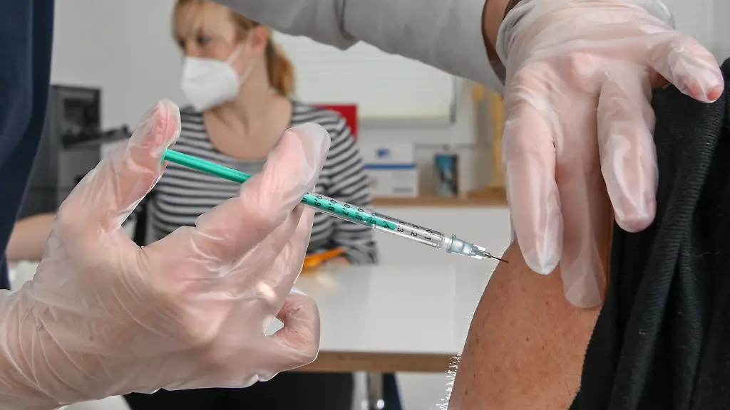 Energiekonzern-RWE-spricht-etwa-davon-in-nur-zwei-Wochen-die-Belegschaft-komplett-impfen-zu-wollen