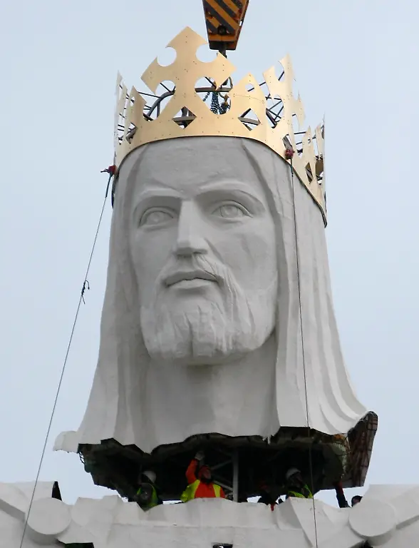 2010-11-06T120000Z-1869439957-GM1E6B7059P01-RTRMADP-3-POLAND-JESUS