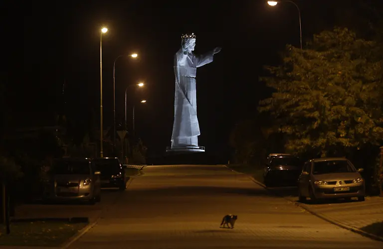 2013-02-19T120000Z-880181981-LM2E92E17UT01-RTRMADP-3-POLAND