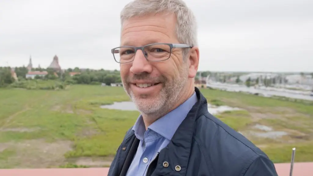 Stefan-Fassbinder-Gruene-Oberbuergermeister-laechelt