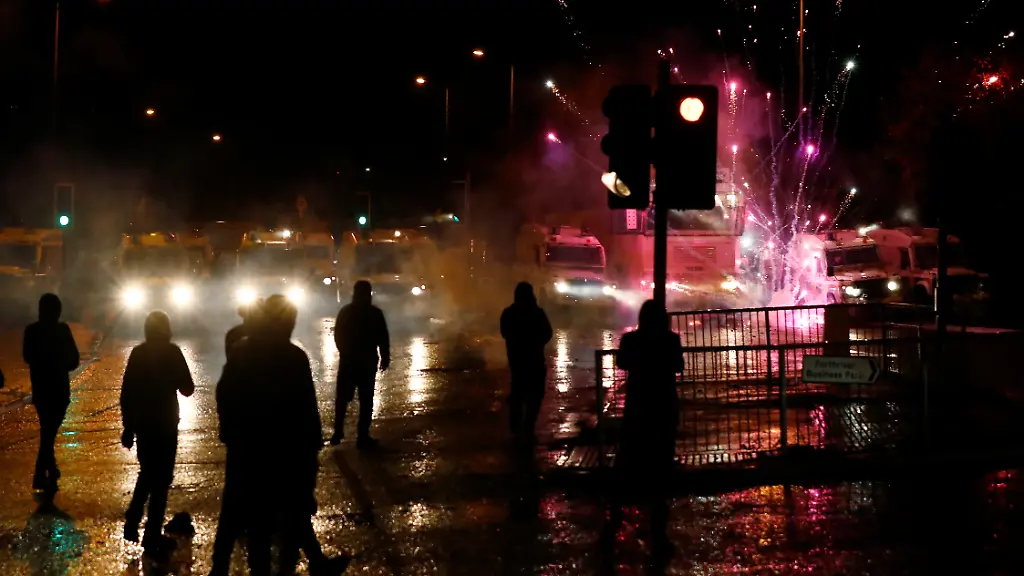 2021-04-08T195942Z-2134333988-RC2VRM9AKNX1-RTRMADP-3-BRITAIN-NIRELAND-PROTESTS