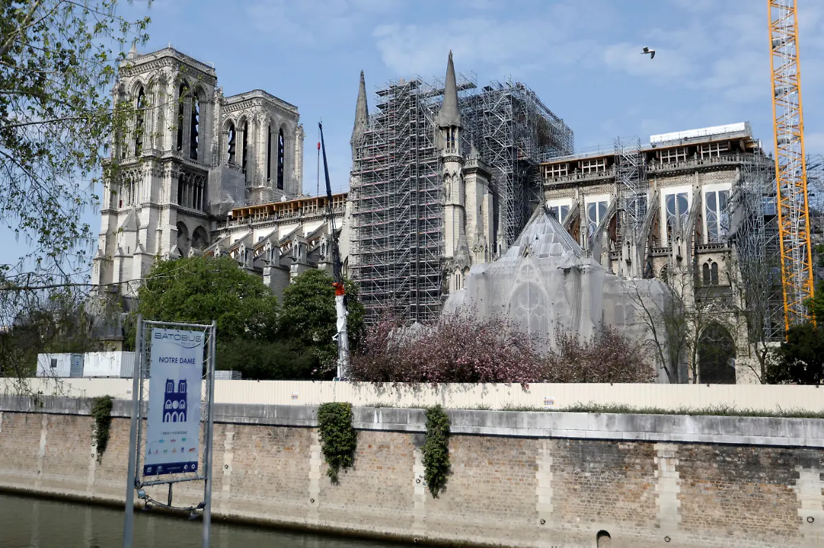 2020-04-14T125816Z-1722188674-RC2C4G9QCU8W-RTRMADP-3-FRANCE-NOTREDAME-ANNIVERSARY