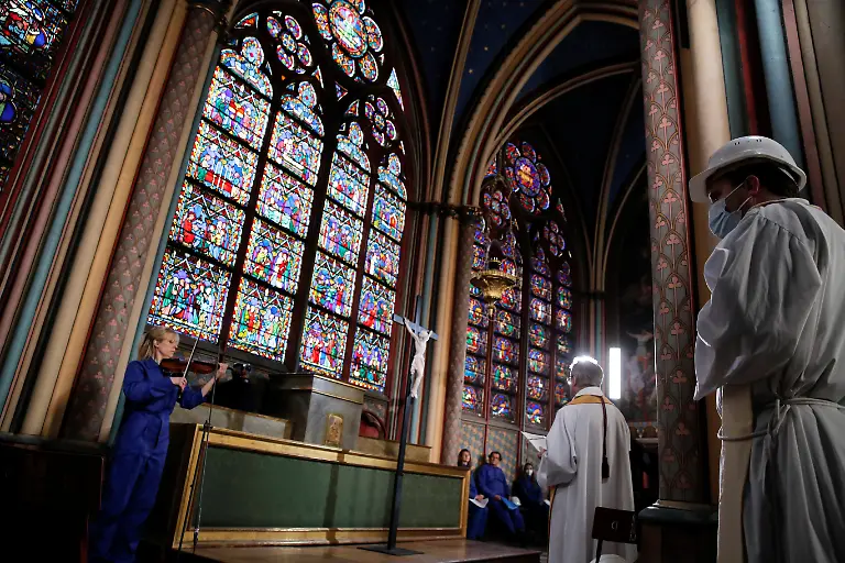 2021-04-01T122012Z-233192374-RC20NM93XHGE-RTRMADP-3-RELIGION-EASTER-FRANCE-NOTRE-DAME