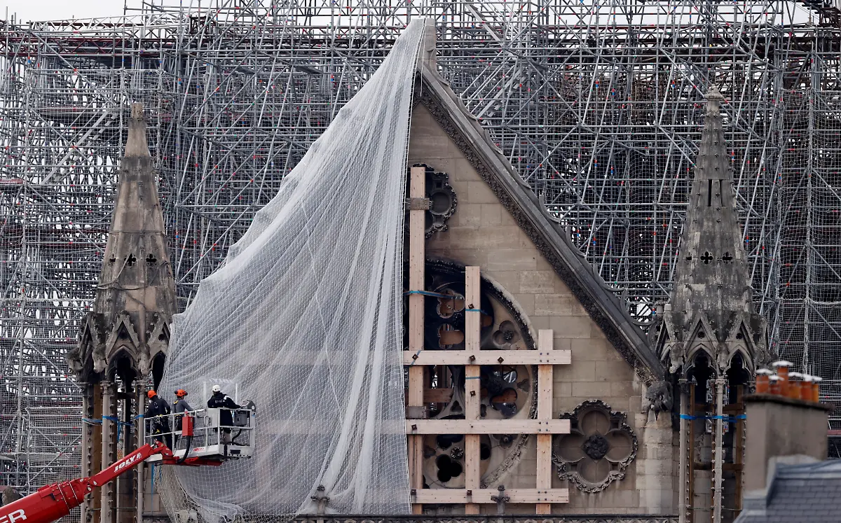 2020-06-08T000000Z-133009072-RC2Y4H9V4O5K-RTRMADP-3-FRANCE-NOTRE-DAME-SCAFFOLDING
