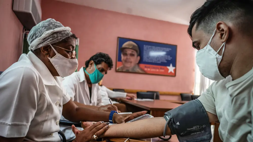 2021-03-24T193156Z-432611480-RC2VHM94ONDK-RTRMADP-3-HEALTH-CORONAVIRUS-CUBA