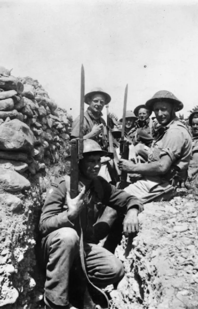 British-soldiers-in-a-trench