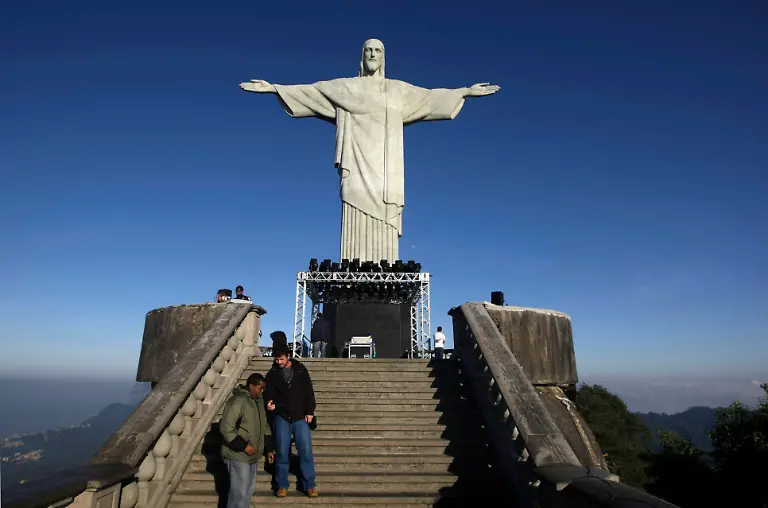 2010-06-30T120000Z-663820689-GM1E66U1PNM01-RTRMADP-3-BRAZIL