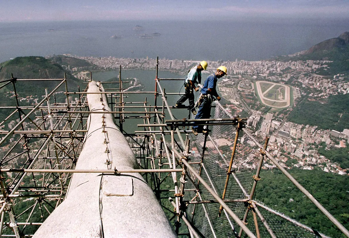 2000-02-23T120000Z-944404887-PBEAHULNDAX-RTRMADP-3-BRAZIL