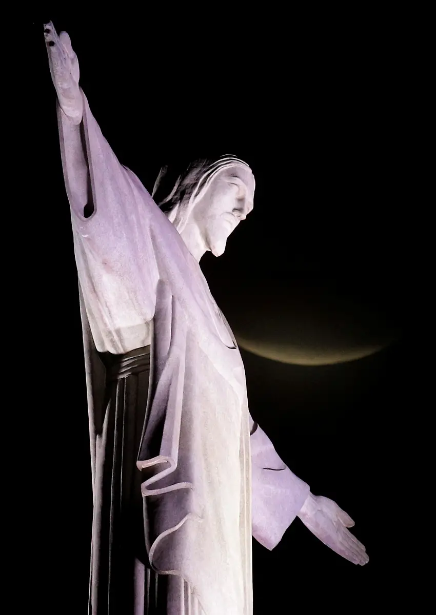 2019-01-21T074731Z-816875038-RC1637FAE8C0-RTRMADP-3-LUNAR-ECLIPSE-BRAZIL