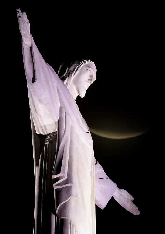 2019-01-21T074731Z-816875038-RC1637FAE8C0-RTRMADP-3-LUNAR-ECLIPSE-BRAZIL