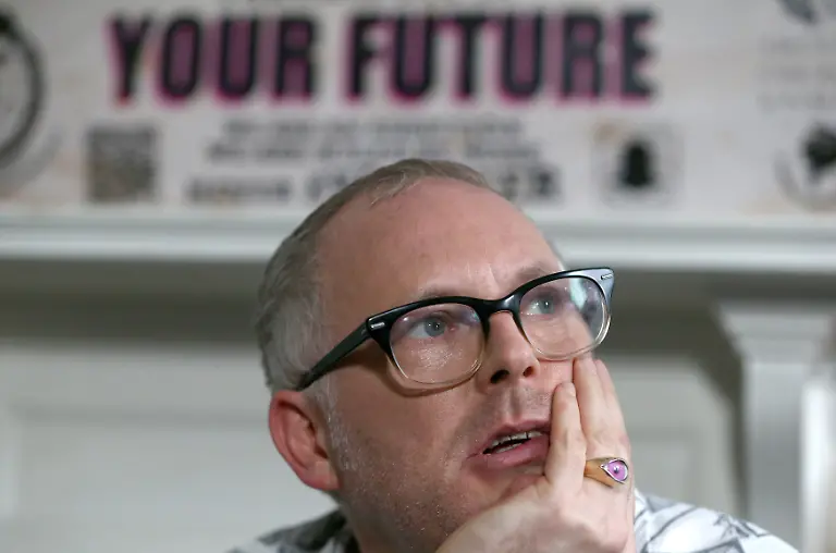 2016-11-24T120000Z-616323776-LR1ECBO12PHFQ-RTRMADP-3-BRITAIN-MUSIC-PUNK